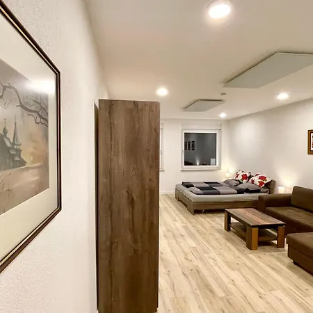 Goldstadt Suite- Schloessle Zentrum 普福尔茨海姆