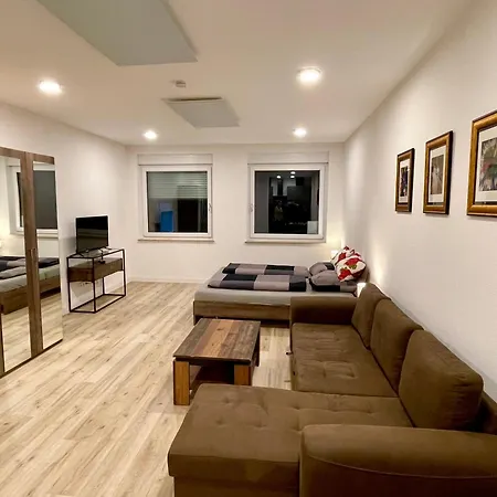 Neu Grosse Einzimmerwohnung Im Zentrum Goldstadt Schloessle