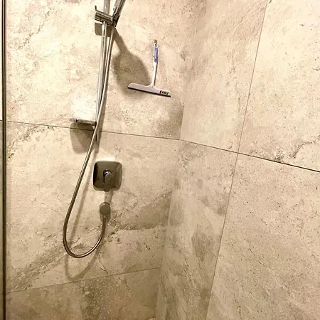 Goldstadt Suite- Schloessle Zentrum 普福尔茨海姆