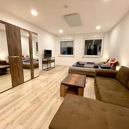 Goldstadt Suite- Schloessle Zentrum * 普福尔茨海姆