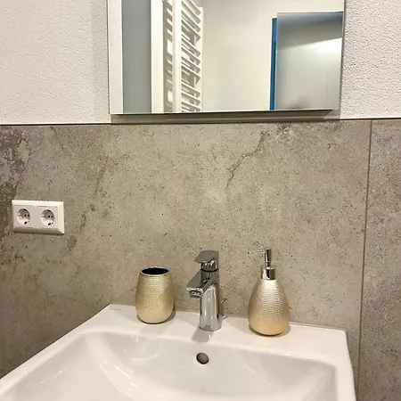 Goldstadt Suite- Schloessle Zentrum * 普福尔茨海姆